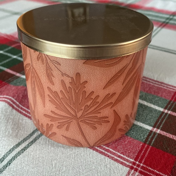 Bath & Body Works Pink Rose + Leather 3 wick candle - Picture 3 of 4